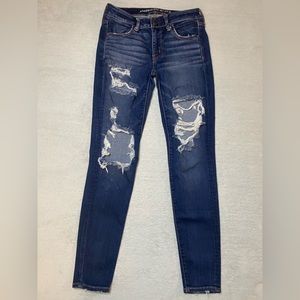 American Eagle women’s size 4 ripped skinny jeans